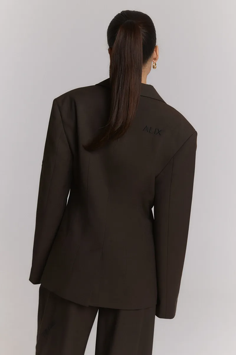 Fitted Blazer van ALIX The Label, kleur Deep Brown