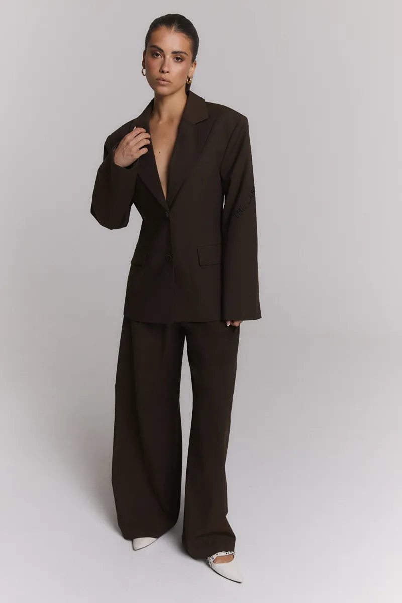 Fitted Blazer van ALIX The Label, kleur Deep Brown