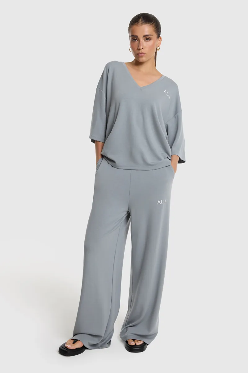 Ladies Knitted Scuba Wide Leg Pants van ALIX The Label, kleur Light Grey