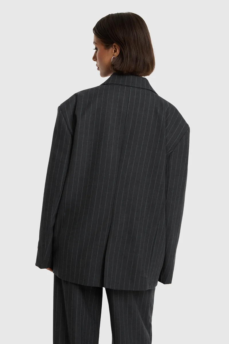 Ladies Woven Big Stripe Oversized Blazer van ALIX The Label, kleur Mid Grey