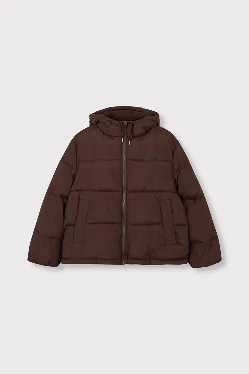 Ladies Woven Puffer Coat van ALIX The Label, kleur Warm Brown