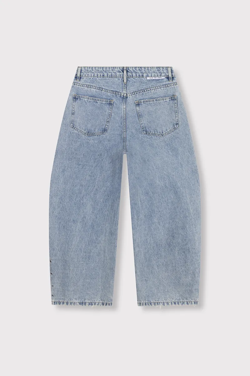 Ladies Woven Studded Barrel Denim Pants van ALIX The Label, kleur Light Blue Denim