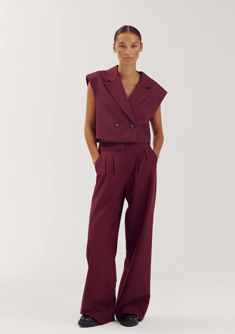 Esmee Gilet van Harper & Yve, kleur Tipsy Red