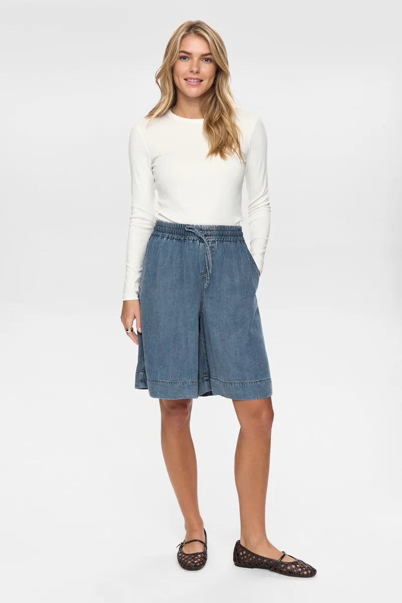 Nuelida Shorts van Nümph