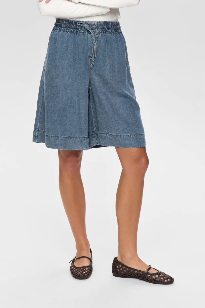 Nuelida Shorts van Nümph