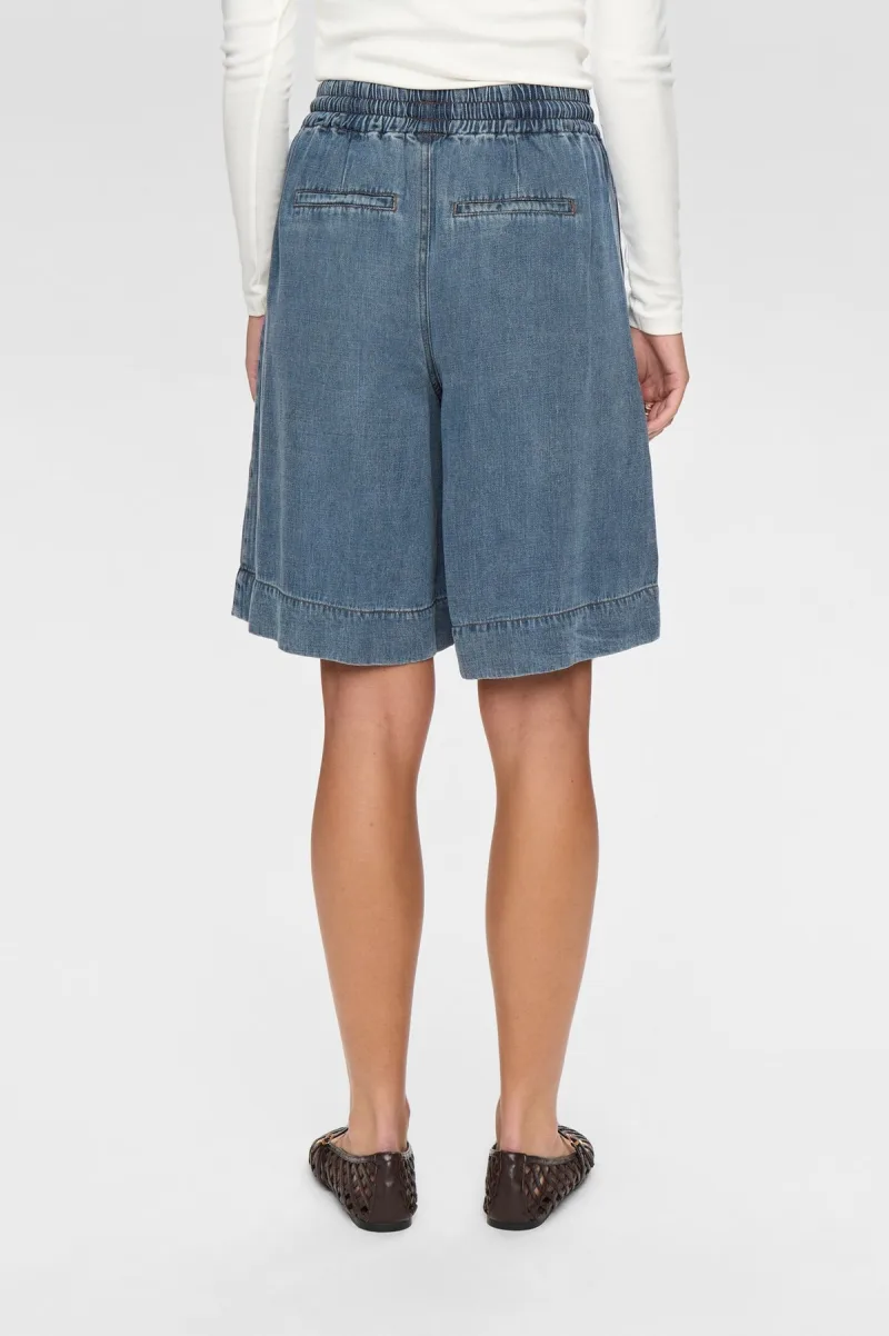 Nuelida Shorts van Nümph