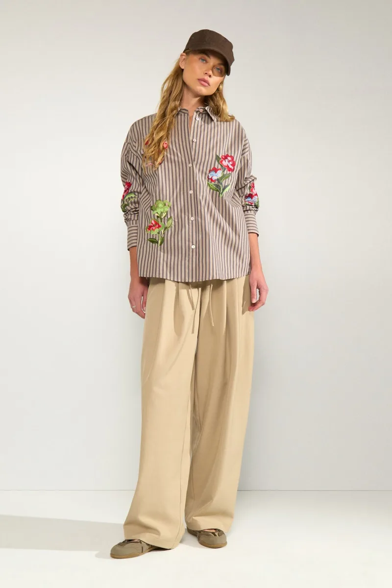Nukacey Embroidery Shirt van Nümph, kleur Deep Taupe